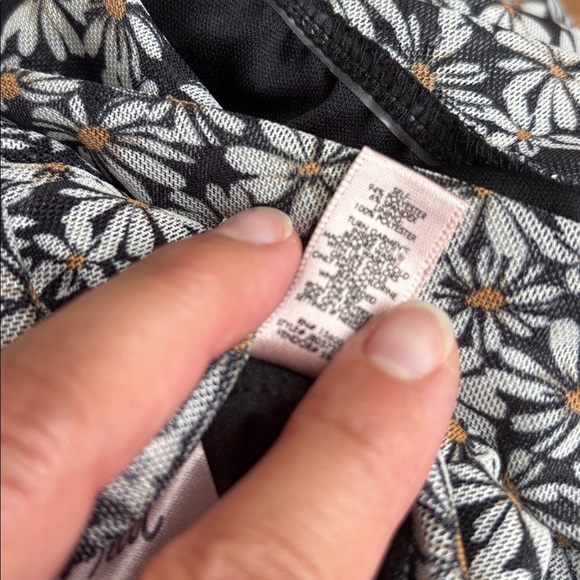 Daisy print blouse - Picture 9 of 14